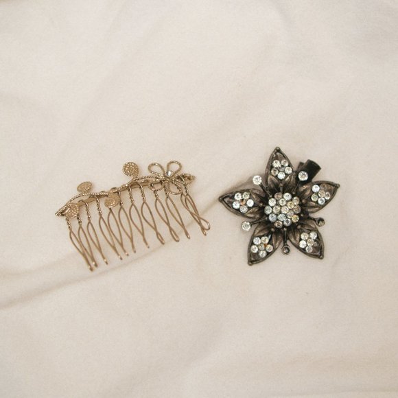 Vintage Accessories - 🌞 4/$10 Floral Hair Clips